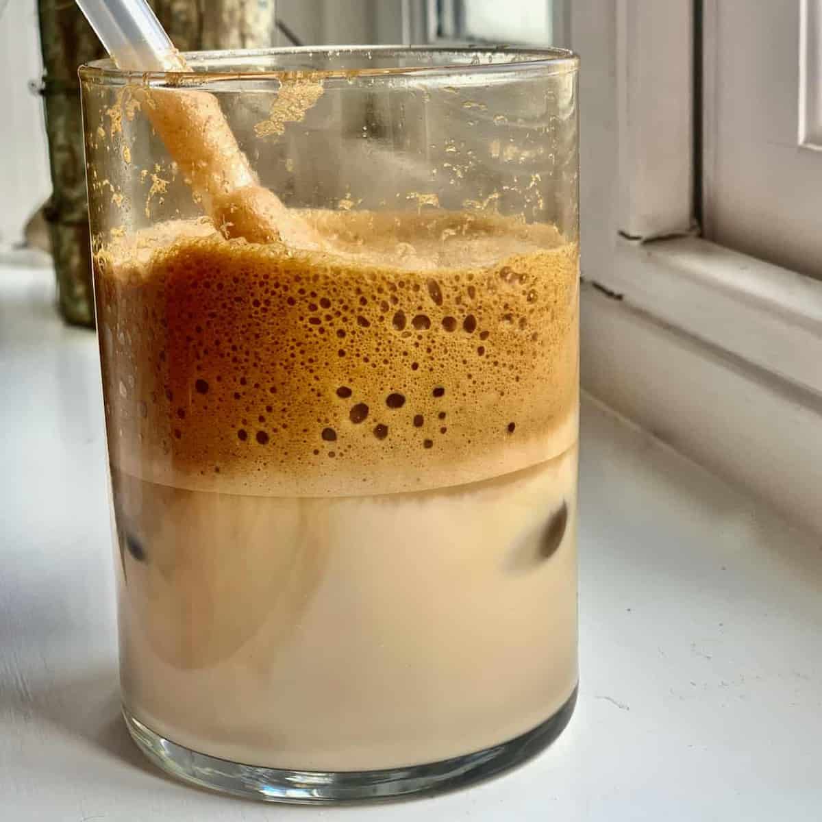 Simple Homemade Frothy Dalgona Latte (whipped coffee) - Alphafoodie