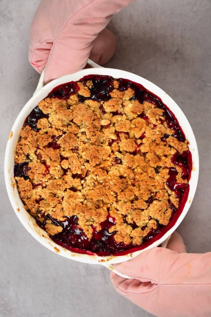 Mixed Berry Crumble (With Streusel Topping) - Alphafoodie