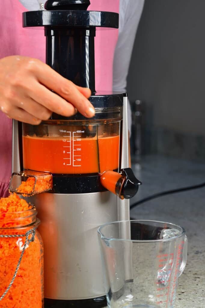 How to Juice Carrots (1-Ingredient Carrot Juice Recipe) - Alphafoodie
