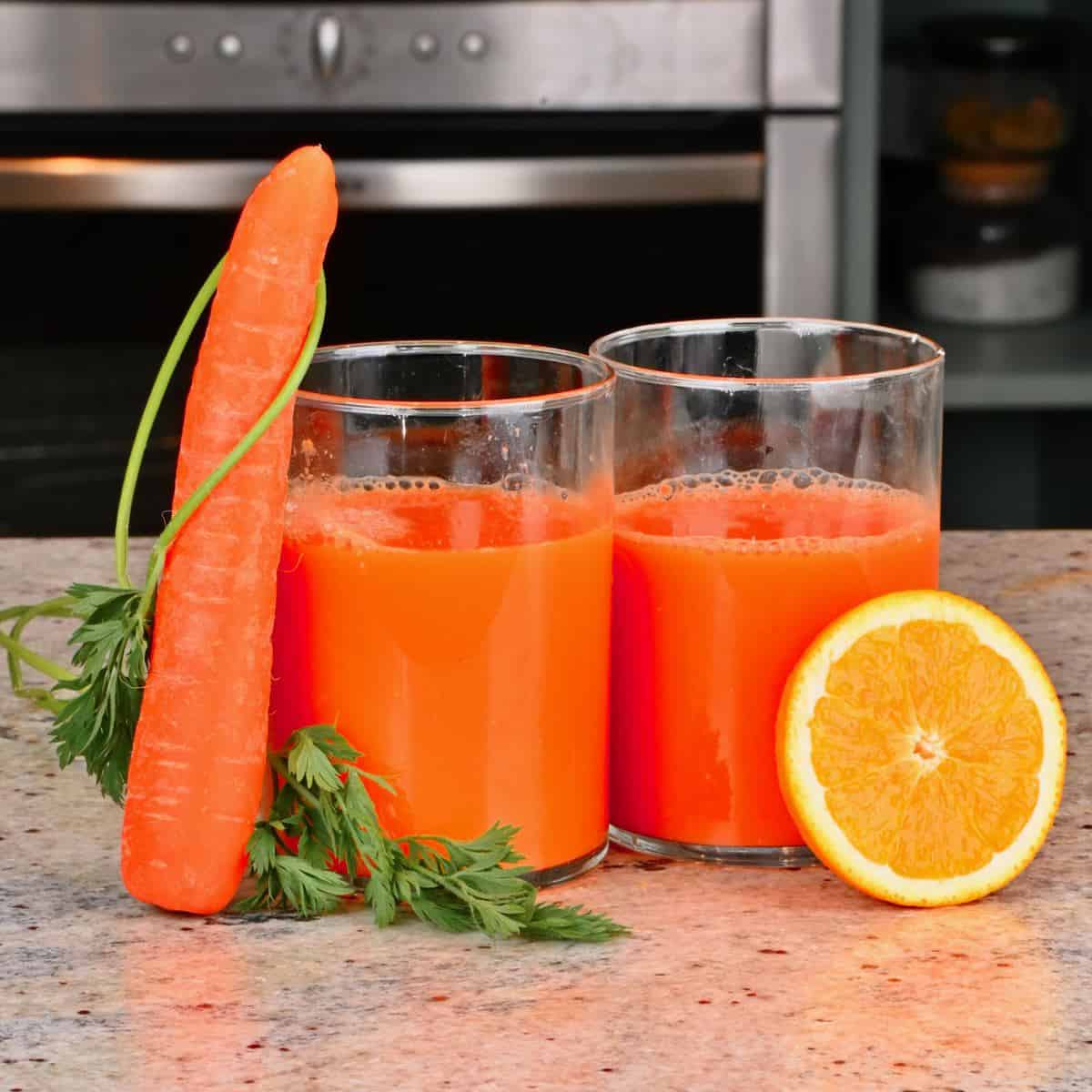 https://www.alphafoodie.com/wp-content/uploads/2020/11/Orange-Carrot-Juice-1-of-1.jpeg