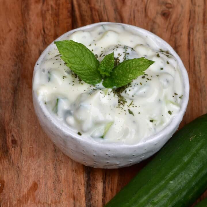 Lebanese Creamy Cucumber Yogurt Salad (Kh’yar bi laban) - Alphafoodie