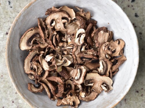 https://www.alphafoodie.com/wp-content/uploads/2021/02/How-to-Dry-mushrooms-1-of-1-500x375.jpeg