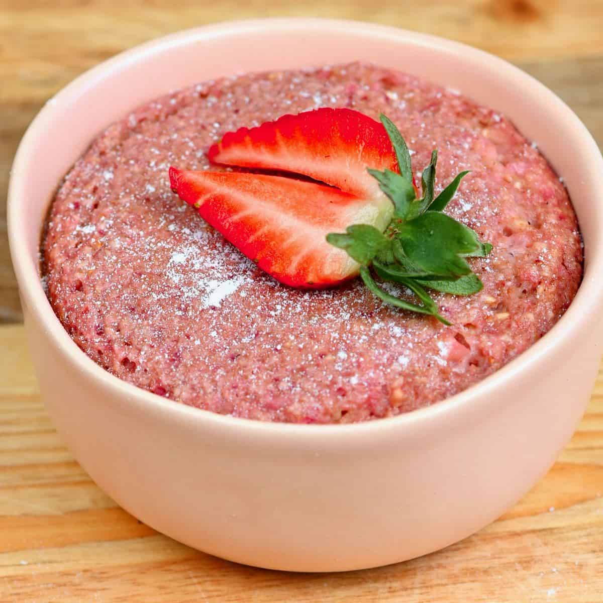 https://www.alphafoodie.com/wp-content/uploads/2021/03/Strawberry-Baked-Oats-1-of-1.jpeg