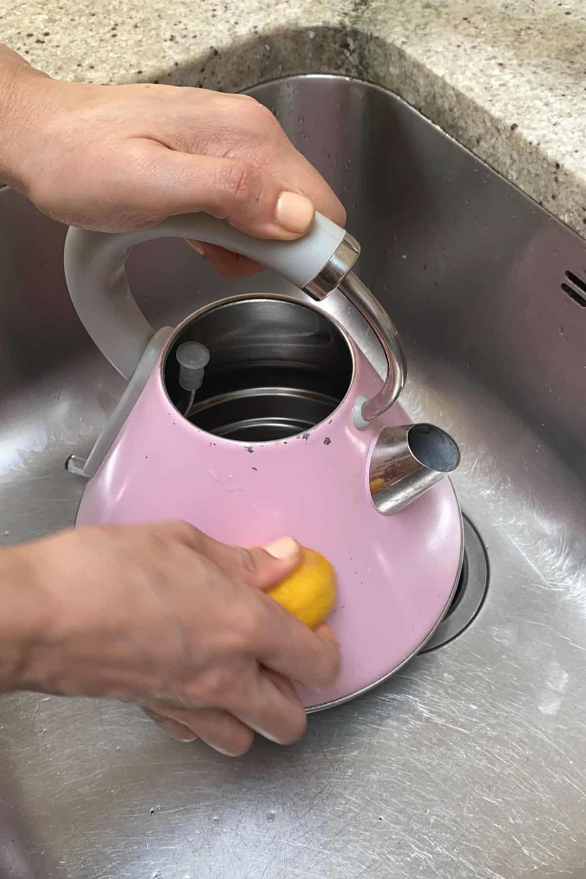 https://www.alphafoodie.com/wp-content/uploads/2021/05/How-to-naturally-clean-the-kettle-Cleaning-the-outside-of-kettle-with-lemon.jpeg