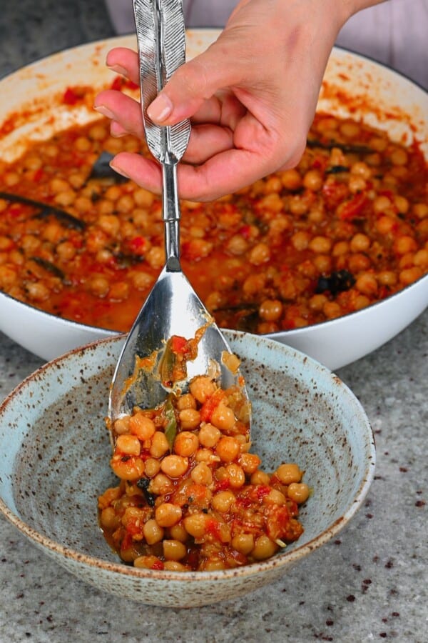 Authentic Chickpea Curry Serving Chickpea Curry In A Bowl 600x900 
