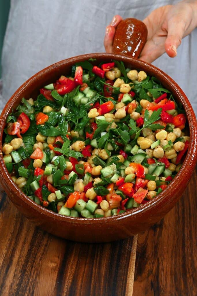 Middle Eastern Vegan Chickpea Salad (Balela Salad) - Alphafoodie
