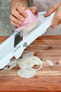 How to Make Onion Powder - Alphafoodie
