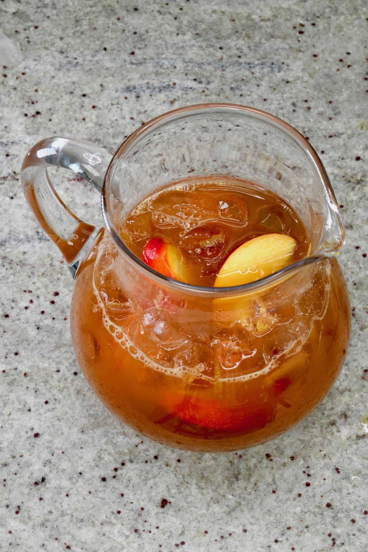 How to Make Peach Iced Tea - Alphafoodie