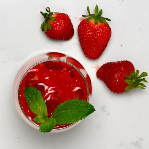 Simple Strawberry Juice Recipe - Plant-Based on a Budget