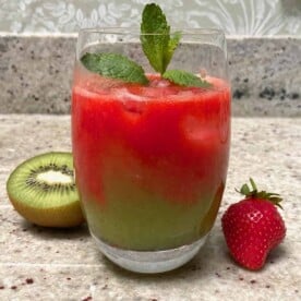 https://www.alphafoodie.com/wp-content/uploads/2021/08/kiwi-strawberry-juice-1-of-1-276x276.jpeg