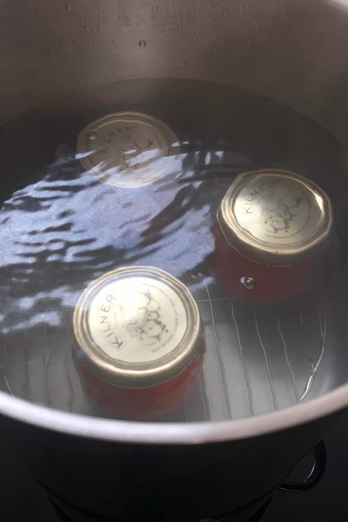 https://www.alphafoodie.com/wp-content/uploads/2021/09/canning-guide-Boiling-jars-with-red-paste.jpeg