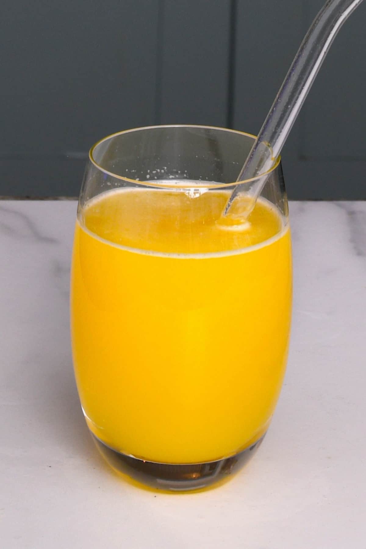 https://www.alphafoodie.com/wp-content/uploads/2022/02/How-to-Juice-a-Pineapple-Fresh-pineapple-juice-in-a-glass.jpeg