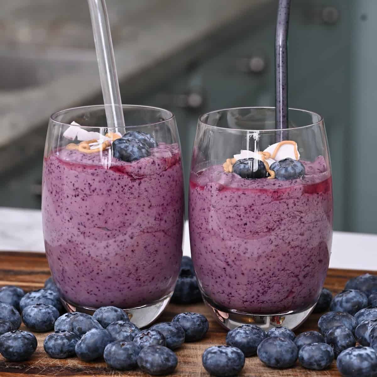 https://www.alphafoodie.com/wp-content/uploads/2022/03/Blueberry-Smoothie-Square.jpeg