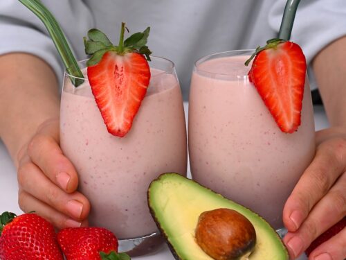 Healthy Vegan Keto Strawberry Smoothie - Alphafoodie