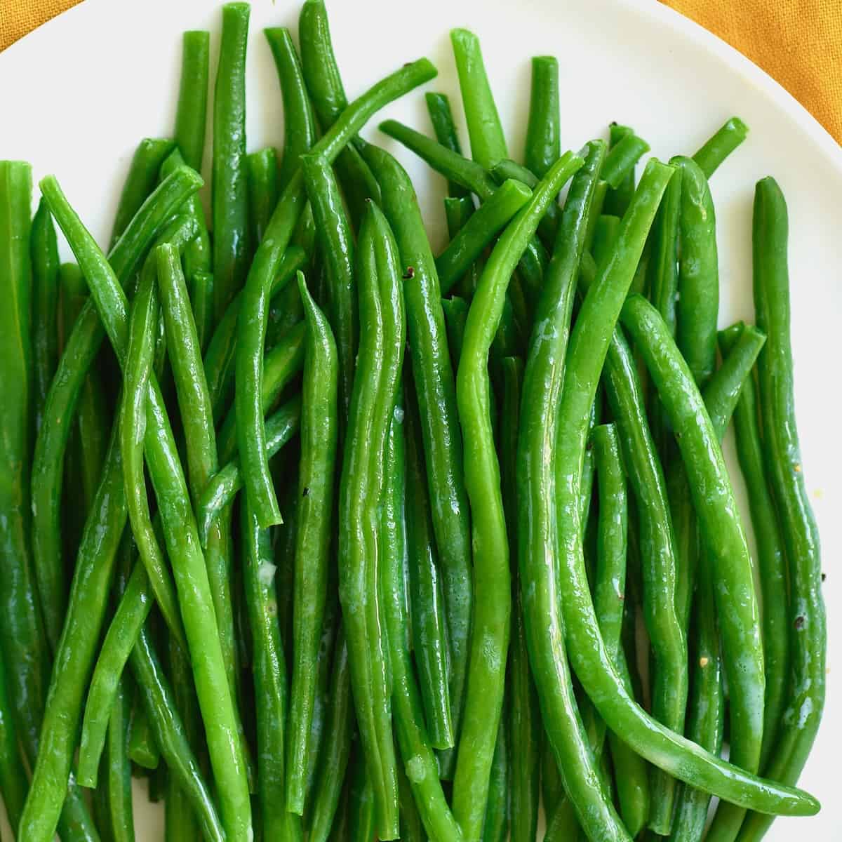 https://www.alphafoodie.com/wp-content/uploads/2022/08/How-to-boil-green-beans-square.jpeg