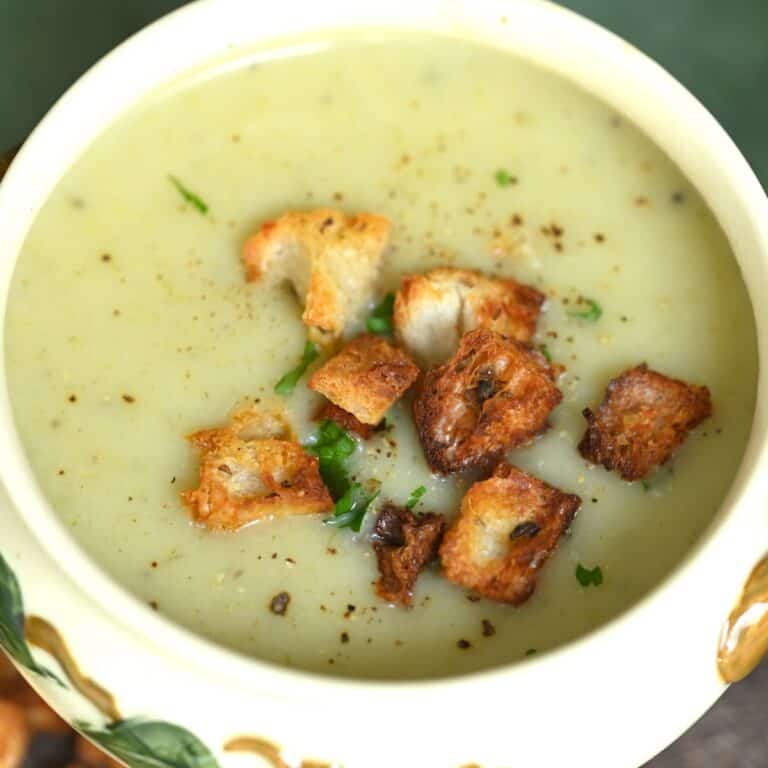 Copycat Olive Garden Minestrone Soup - Alphafoodie