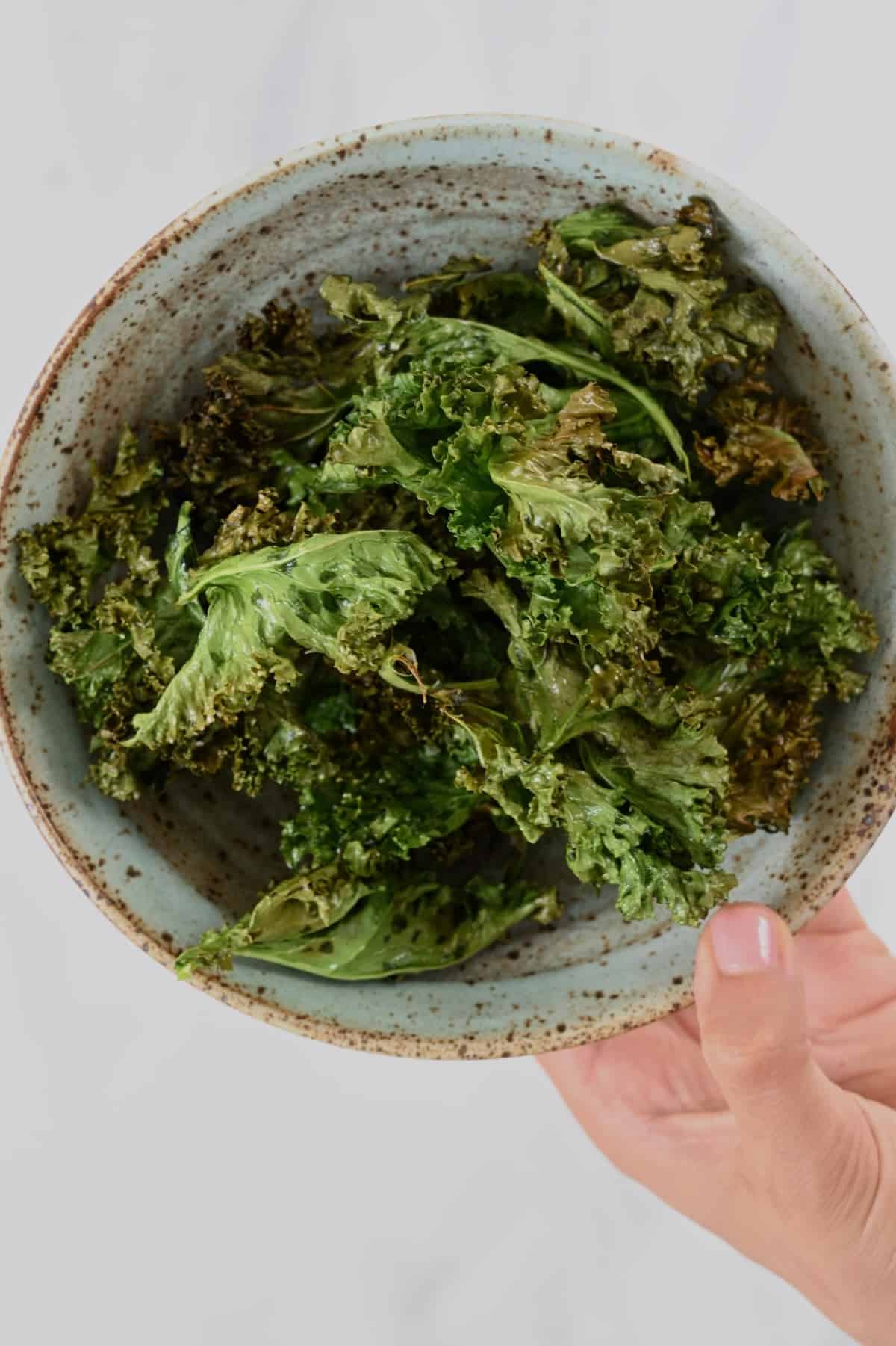 How to Make Crispy Kale Chips - Alphafoodie