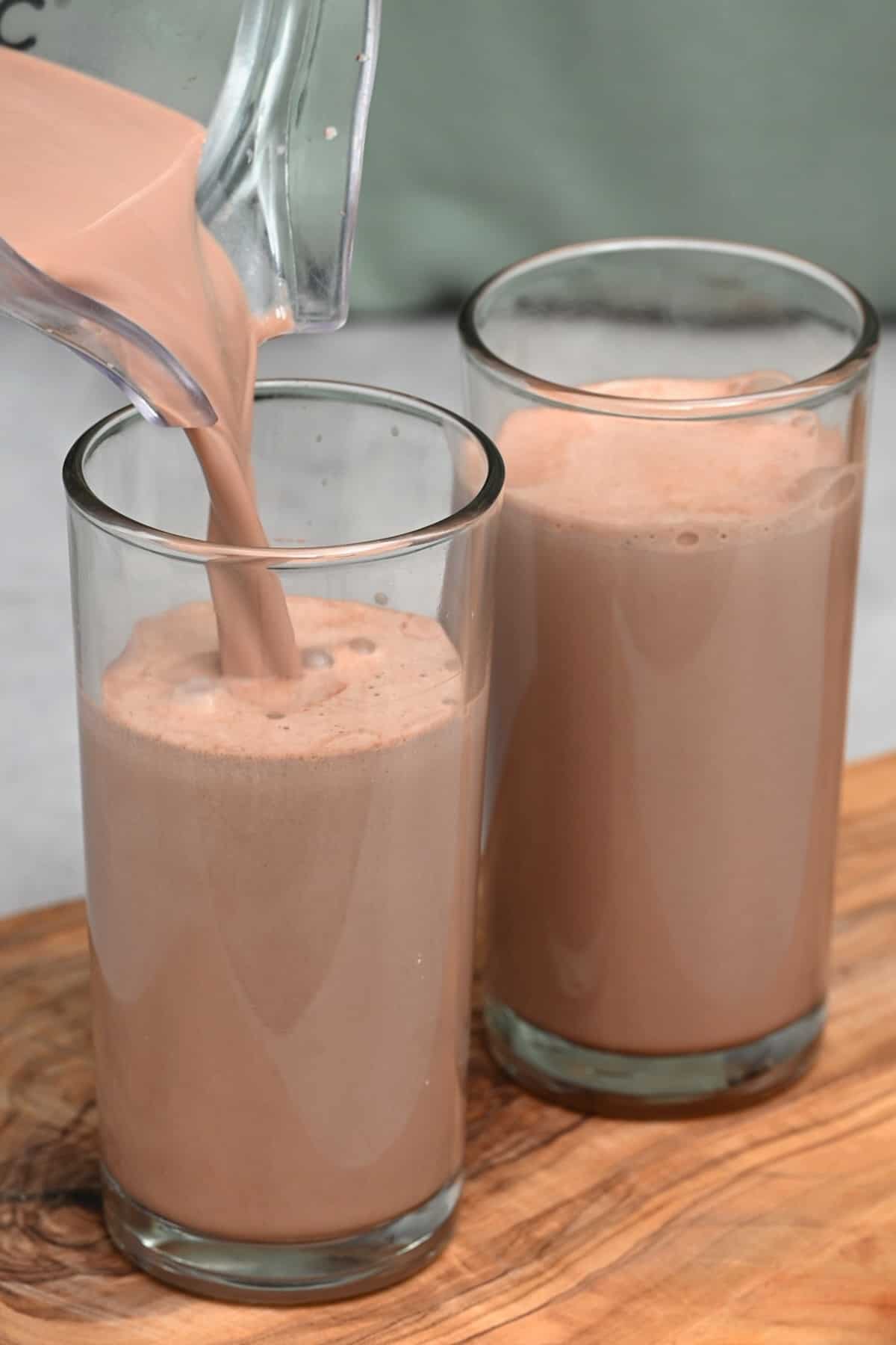 Chocolate Milk Recipe (Easy, Homemade)