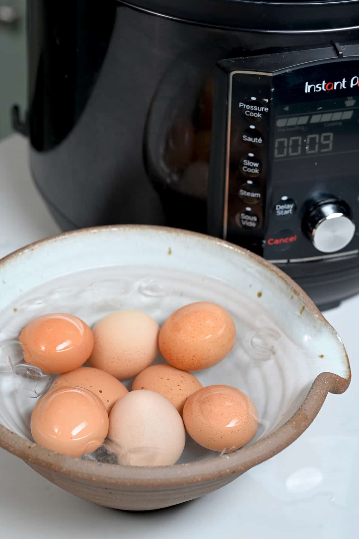 https://www.alphafoodie.com/wp-content/uploads/2023/03/Instant-Pot-Boiled-Eggs-Cooked-eggs-in-a-bowl-with-iced-water.jpeg